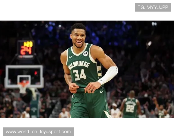 字母哥顶开防守，密尔沃基雄鹿篮下占优