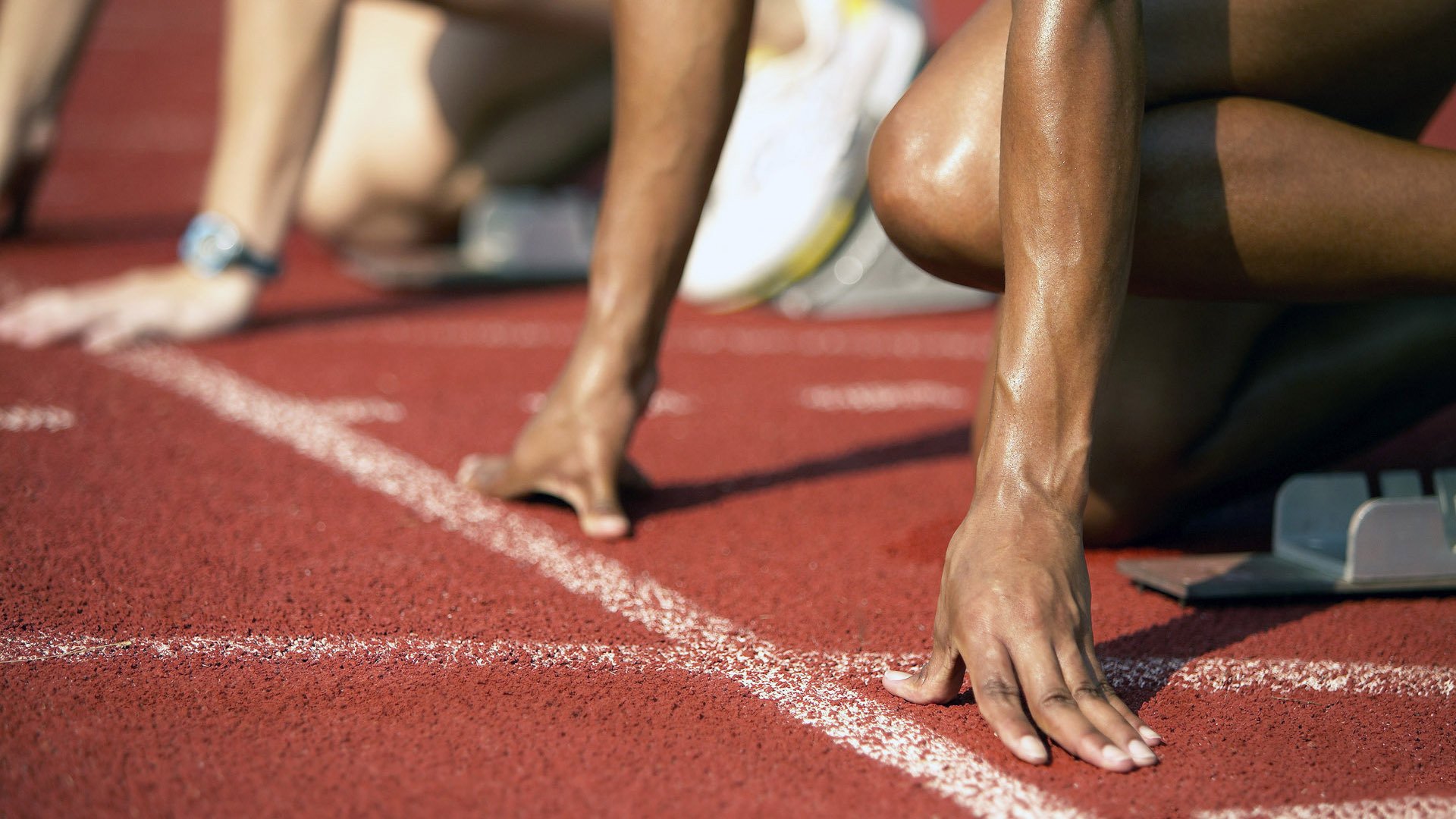 乐鱼体育官网-法甲球队通过AI分析优化前场压迫式战术执行力，前场压迫原则